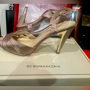 BCBG MAXAZRIA Lucy Champagne dress V front sandal 8.5